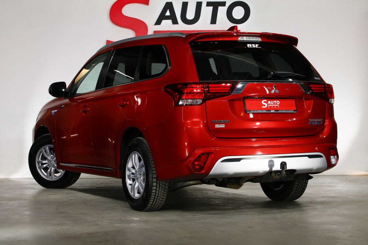 Mitsubishi Outlander фото 1