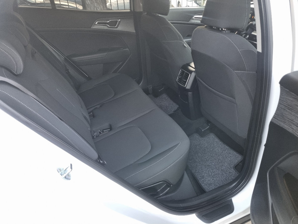 KIA Sportage 2023 photo 18