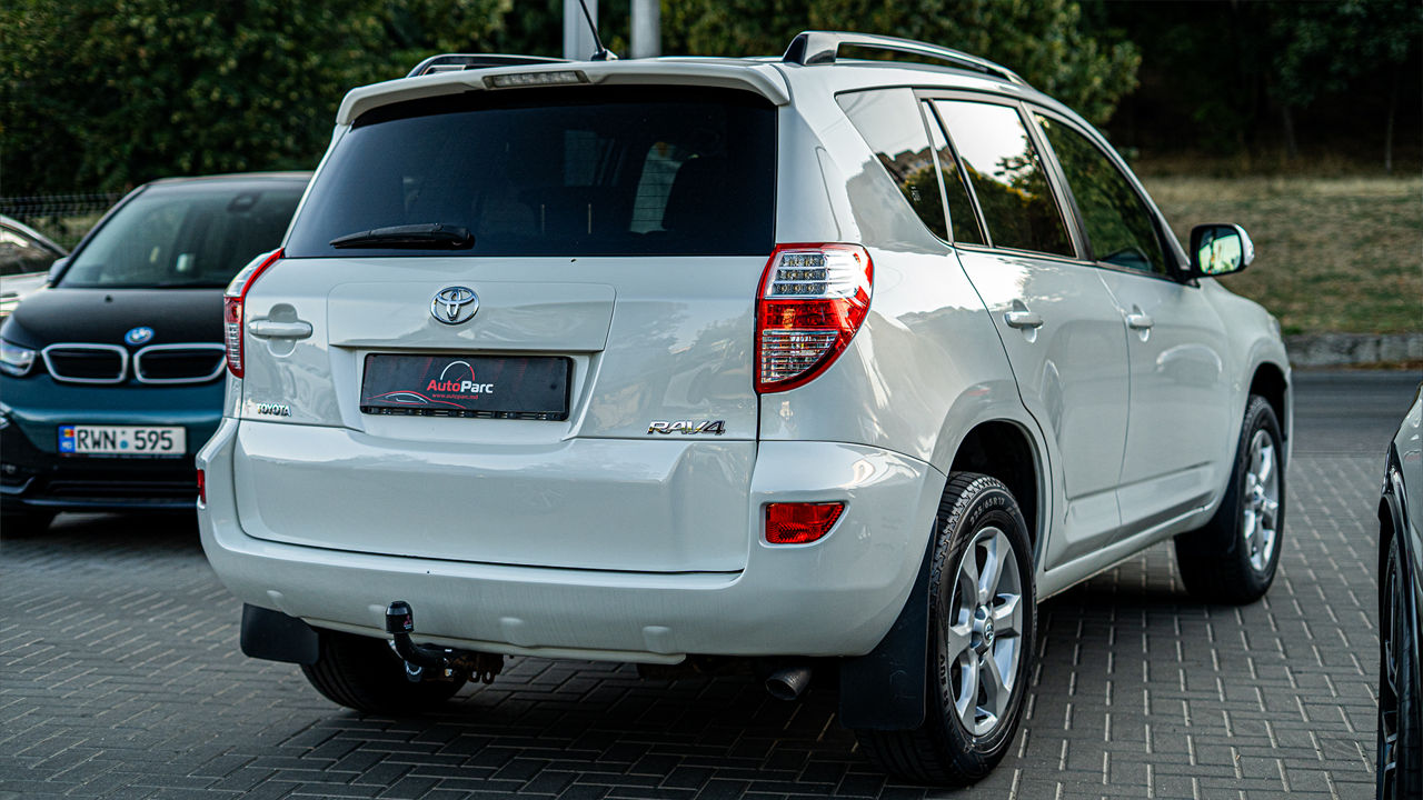 Toyota Rav 4 an. 2011 cu rulaj 189000 km, Diesel, 12499