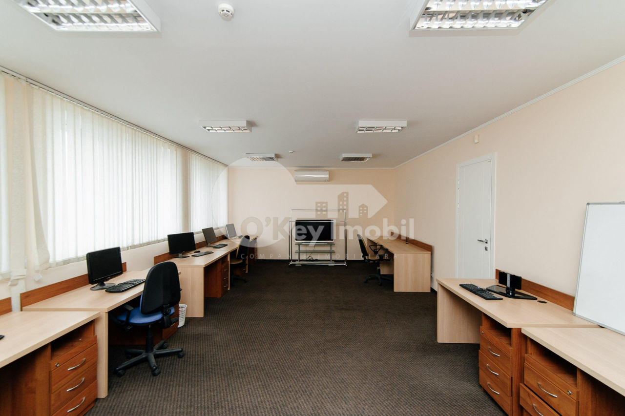 Oficiu cu o suprafață de 300 mp, Centru, 450000 € ! foto 0