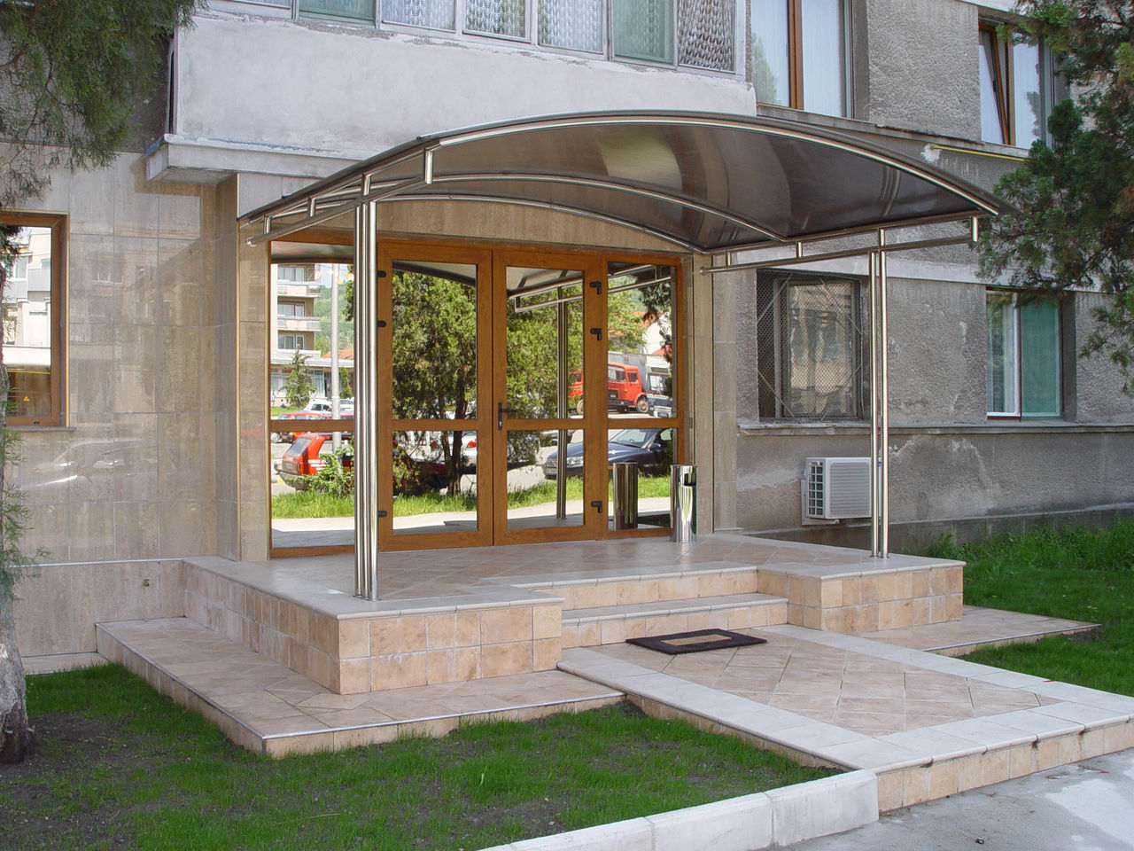 Перила ,  kозырьки из нержавейки    !!!  balustrade din inox si sticla , porti , garduri din inox foto 3