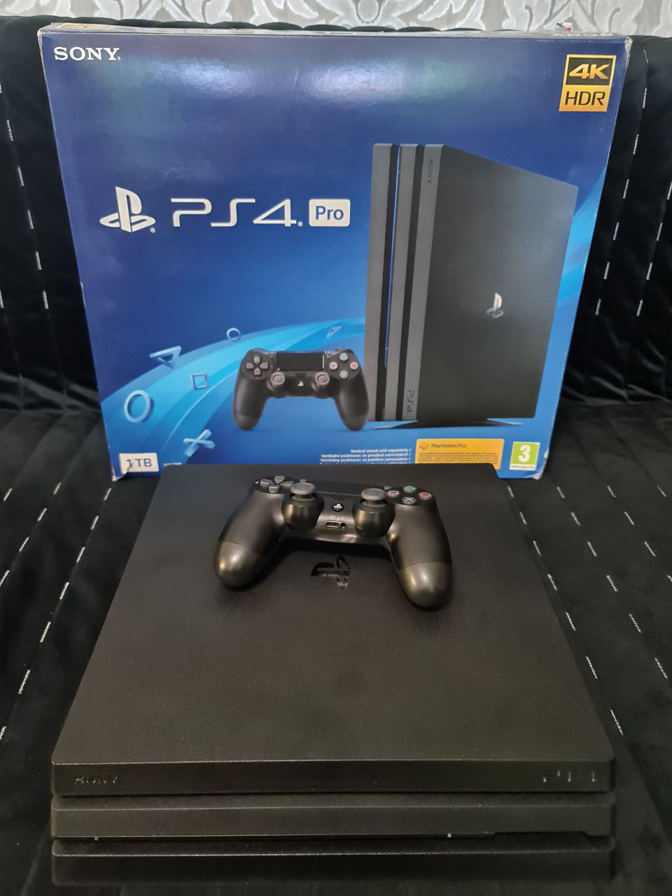 Playstation 4 Pro 1TB. В идеальном состояние!