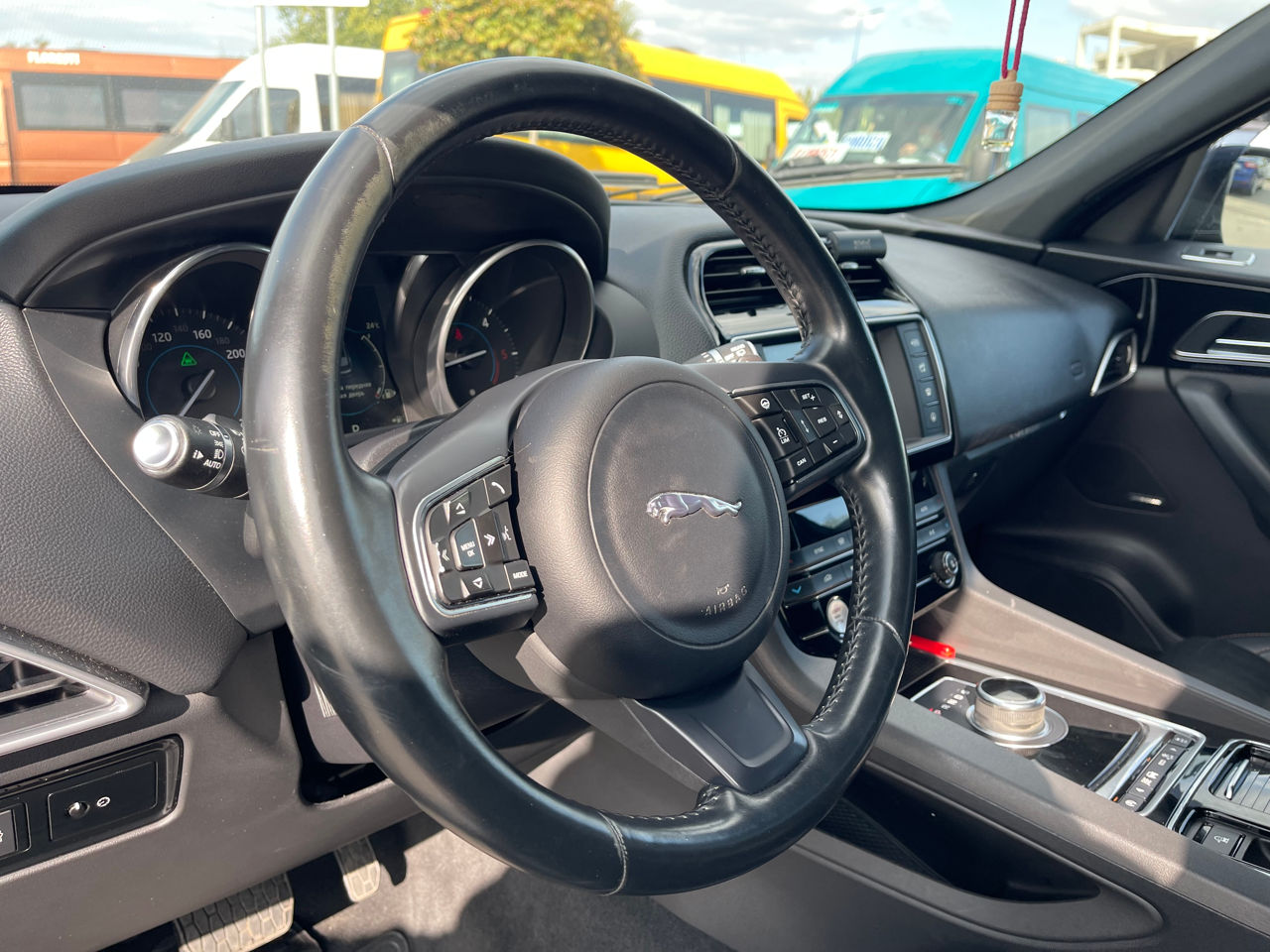 Jaguar f-pace foto 11