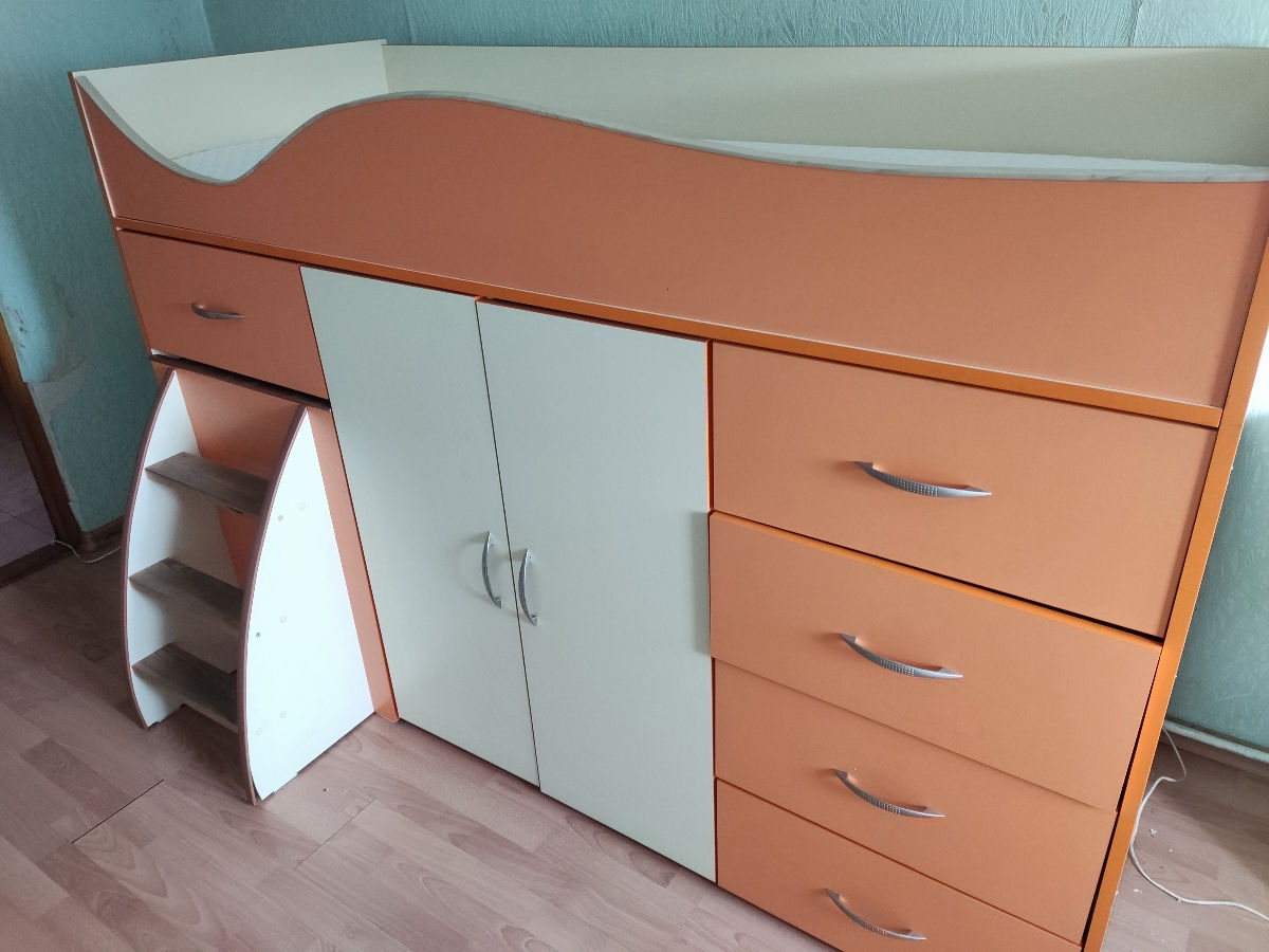 Se vinde pat la mansardă pentru copii cu zonă de lucru (second-hand) foto 3