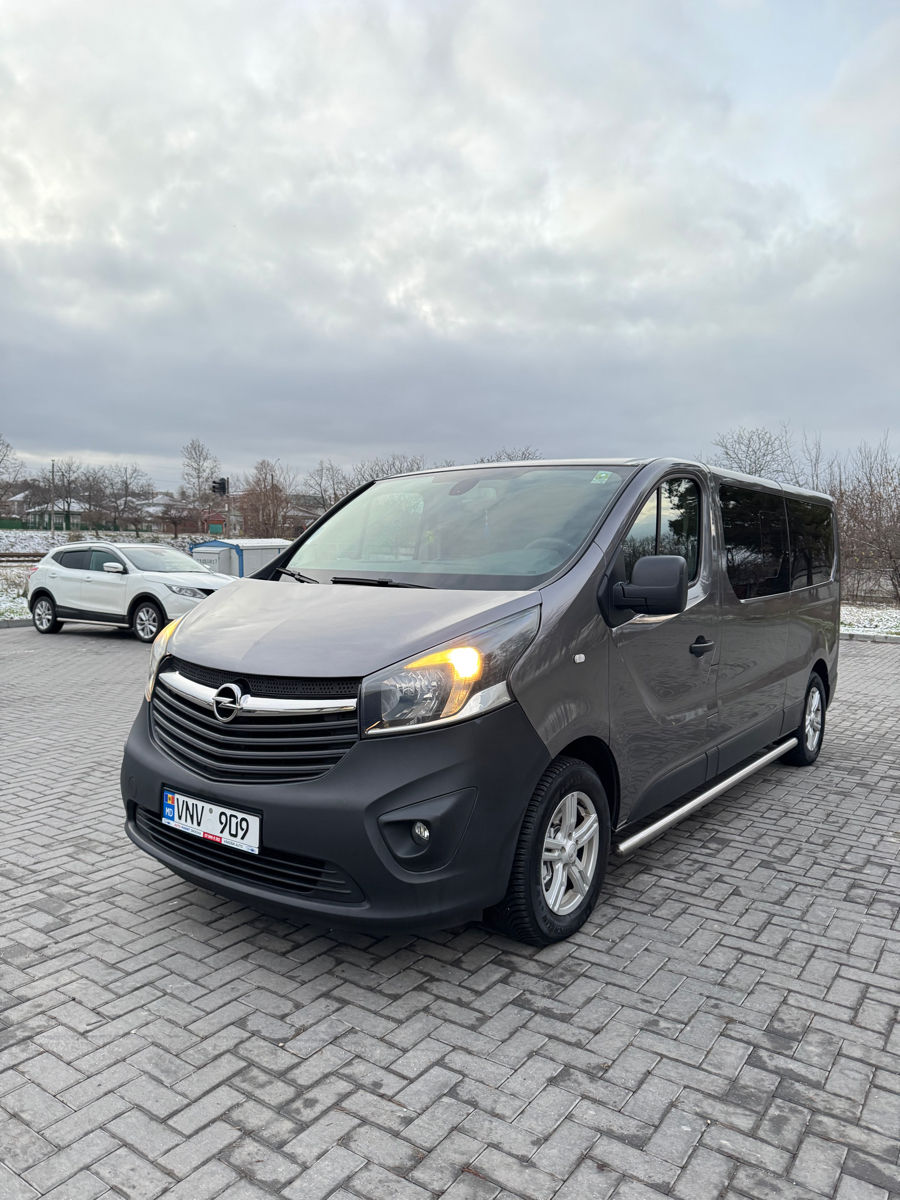 Opel Vivaro фото 0