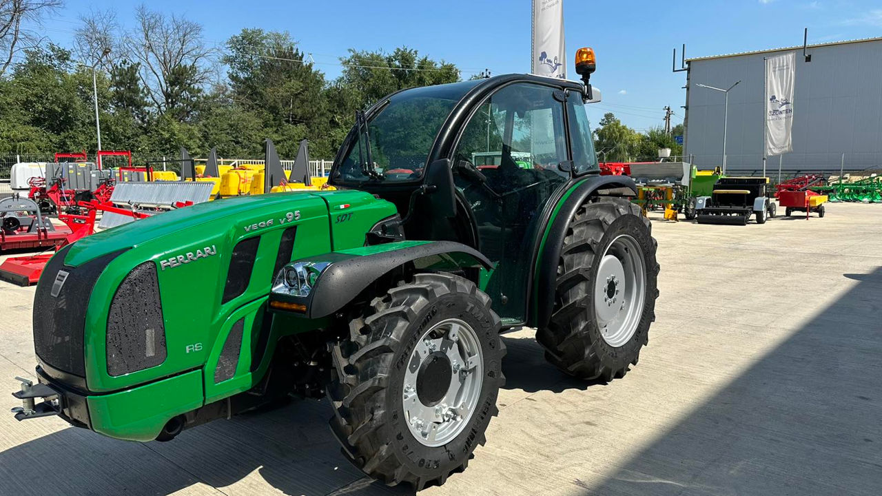 Tractor Ferrari Vega 95 cu cabina versiunea Dualsteer foto 4