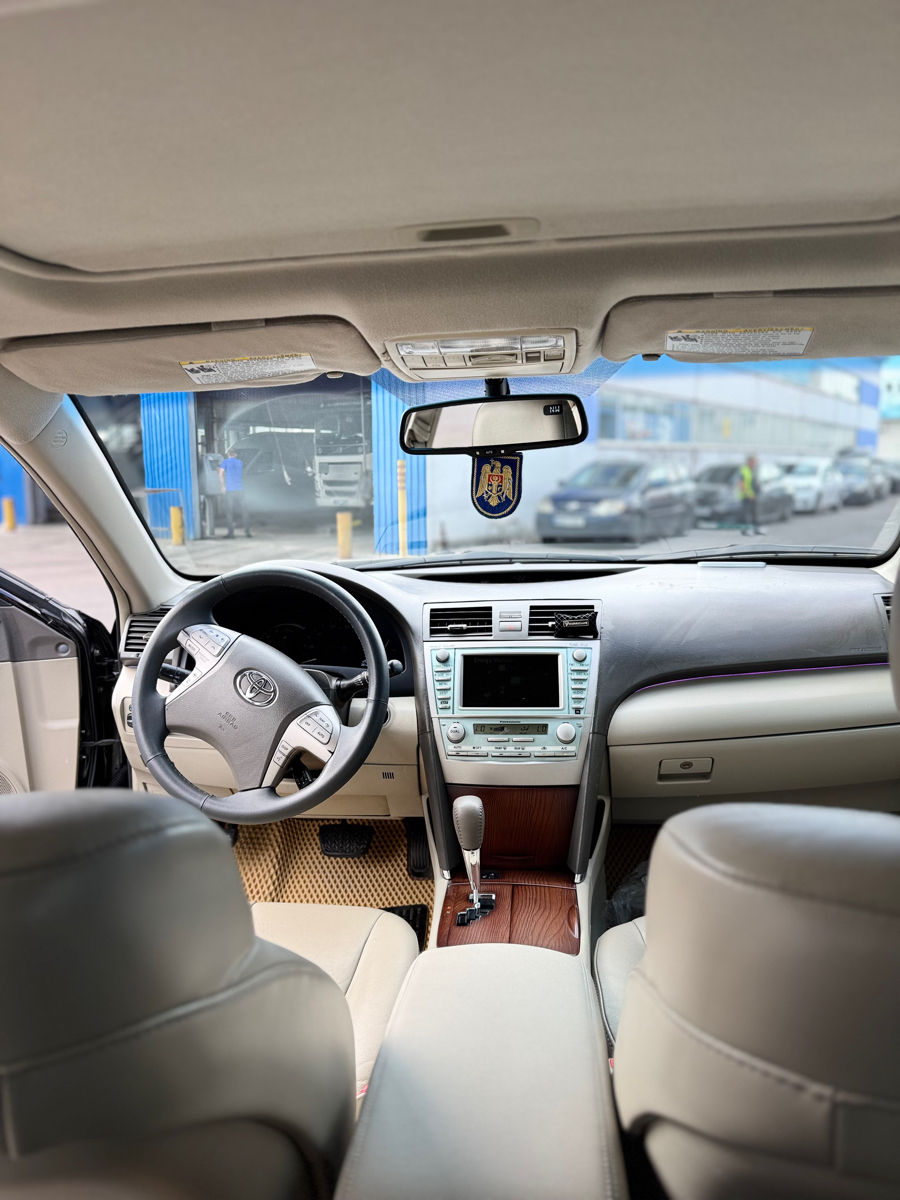 Toyota Camry фото 8