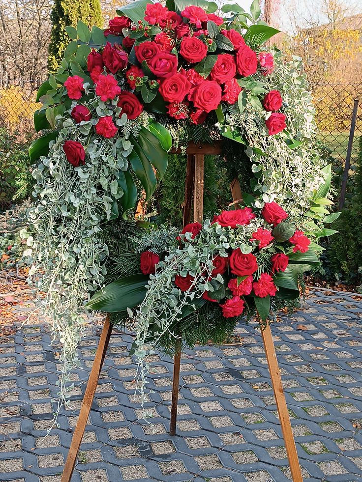 Похоронные венки, корзины, букеты/Coroane funerare din flori naturale foto 1
