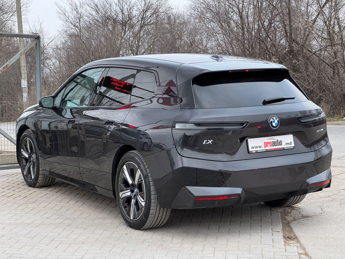 BMW iX фото 4