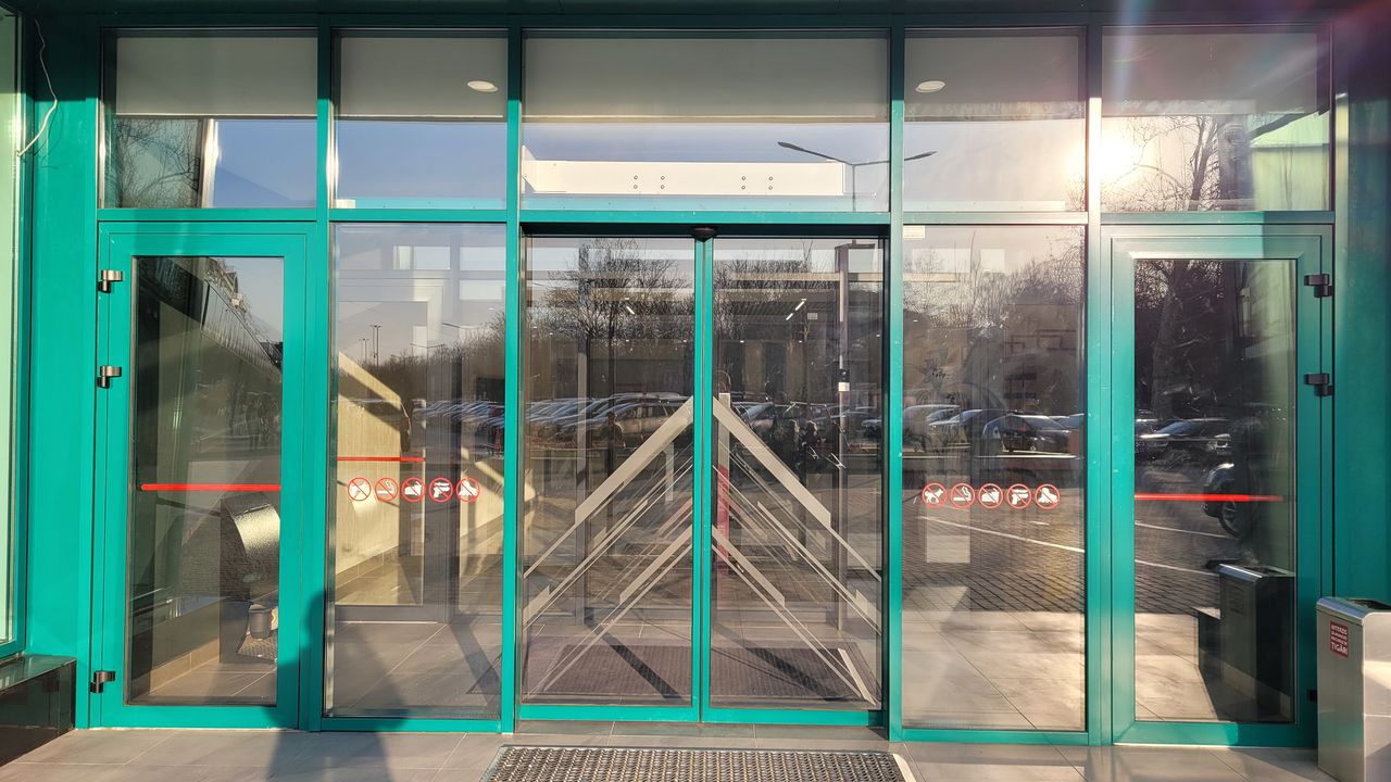 Vitralii pentru magazine, oficii, farmacii. Fațade din aluminiu. Фасадное остекление. фото 14