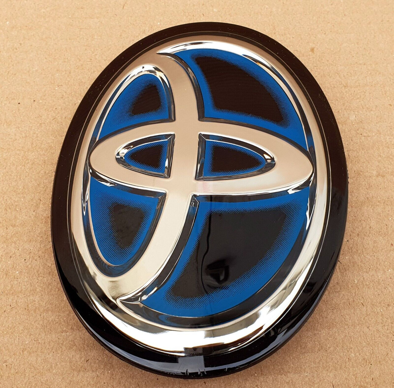 Toyota camry, avalon, highlander, seinna,prius,corolla,rav 4 emblem front radar foto 4