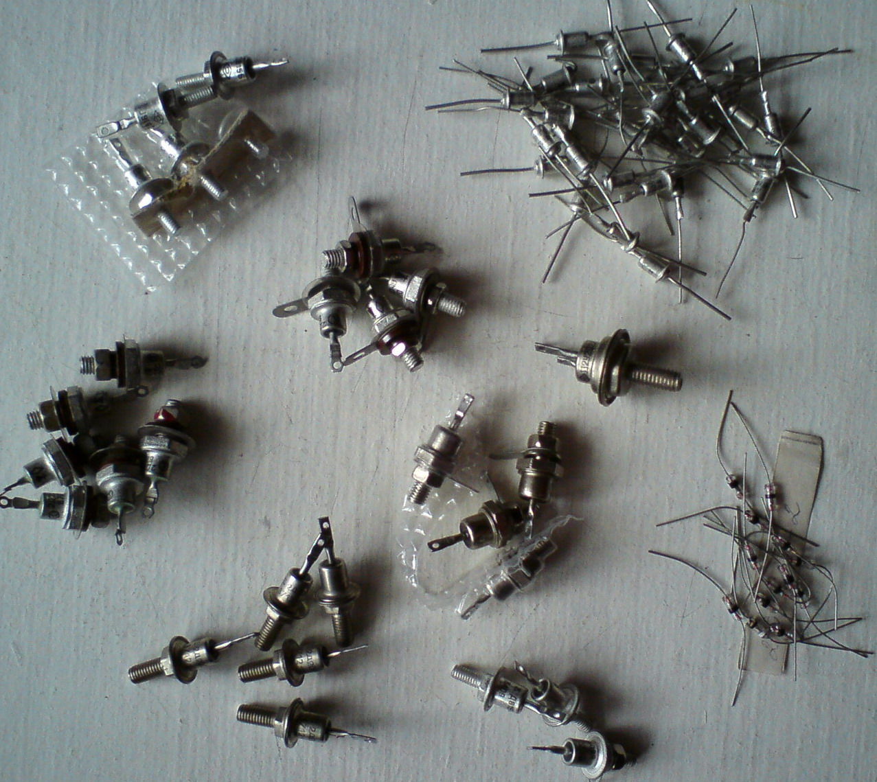 Тиристоры 201, 202,диоды недорого. Пакетник АК 50Б – 2МГ 5. Все недорого.