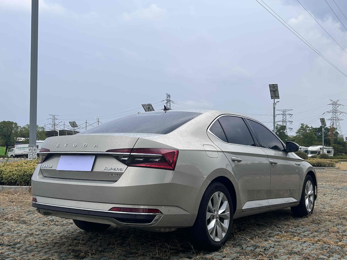 Skoda Superb foto 3