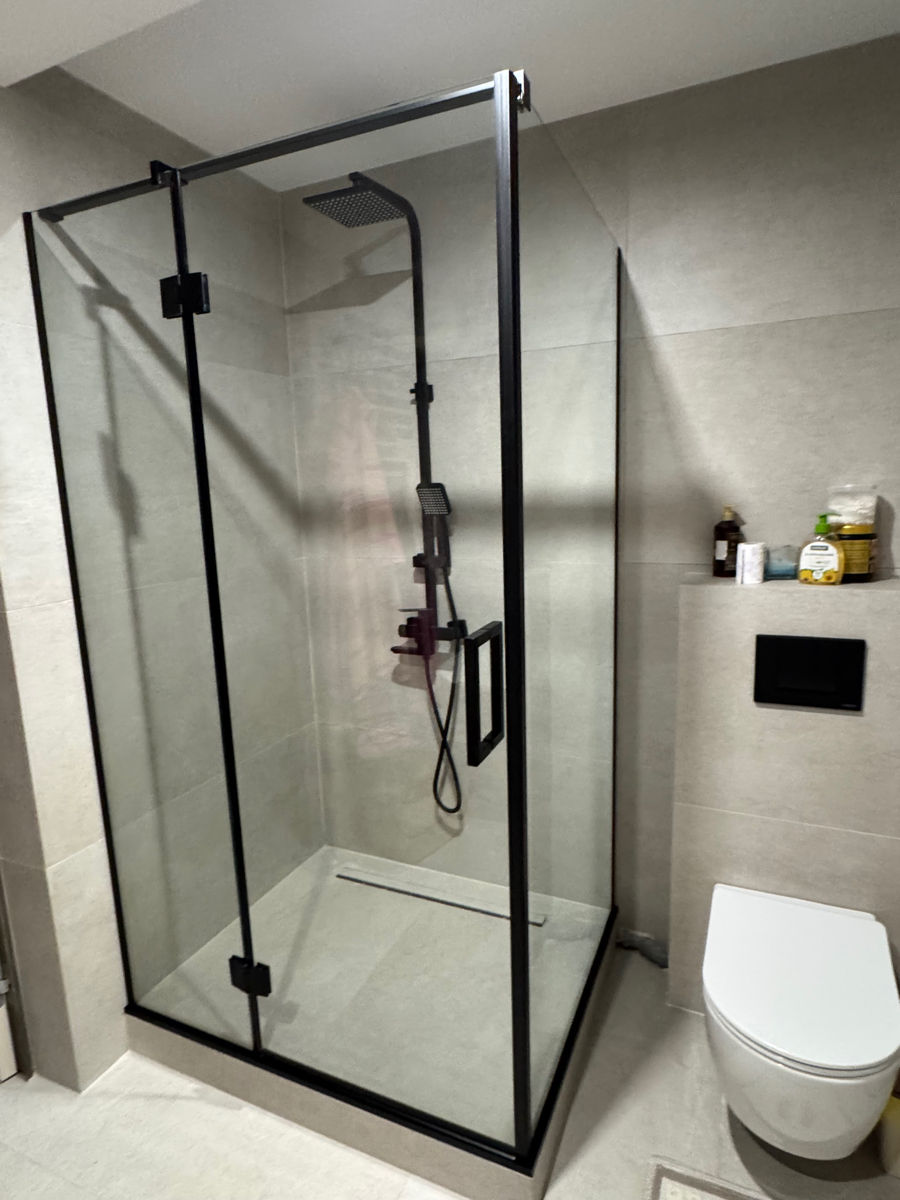 Стеклянные душевые кабины, перегородки, ограждения. фото 5