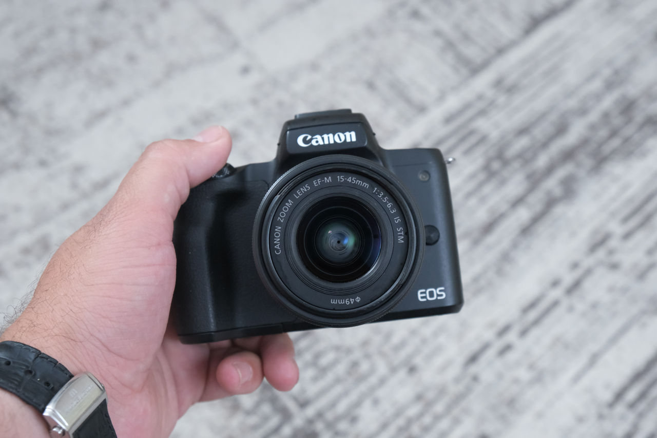 Canon M50 Kit (2000 de cadre)