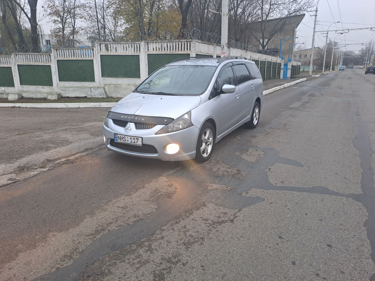 Mitsubishi Grandis foto 2