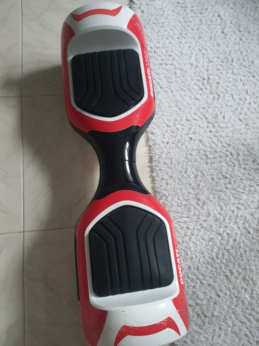 Vând  hoverboard ducati  foto 2