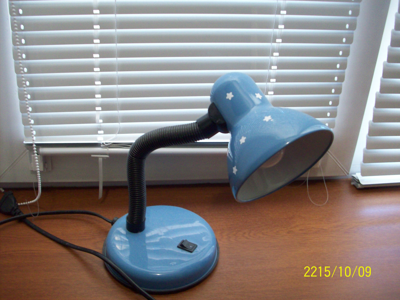 продаю настольную лампу