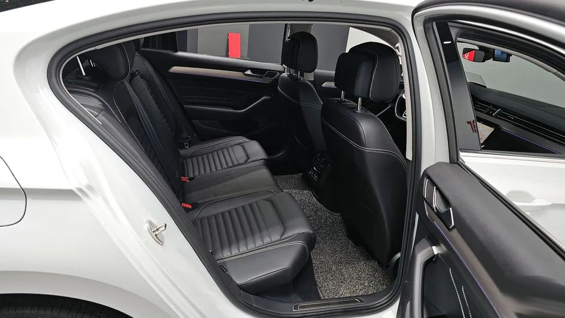Volkswagen Passat фото 11
