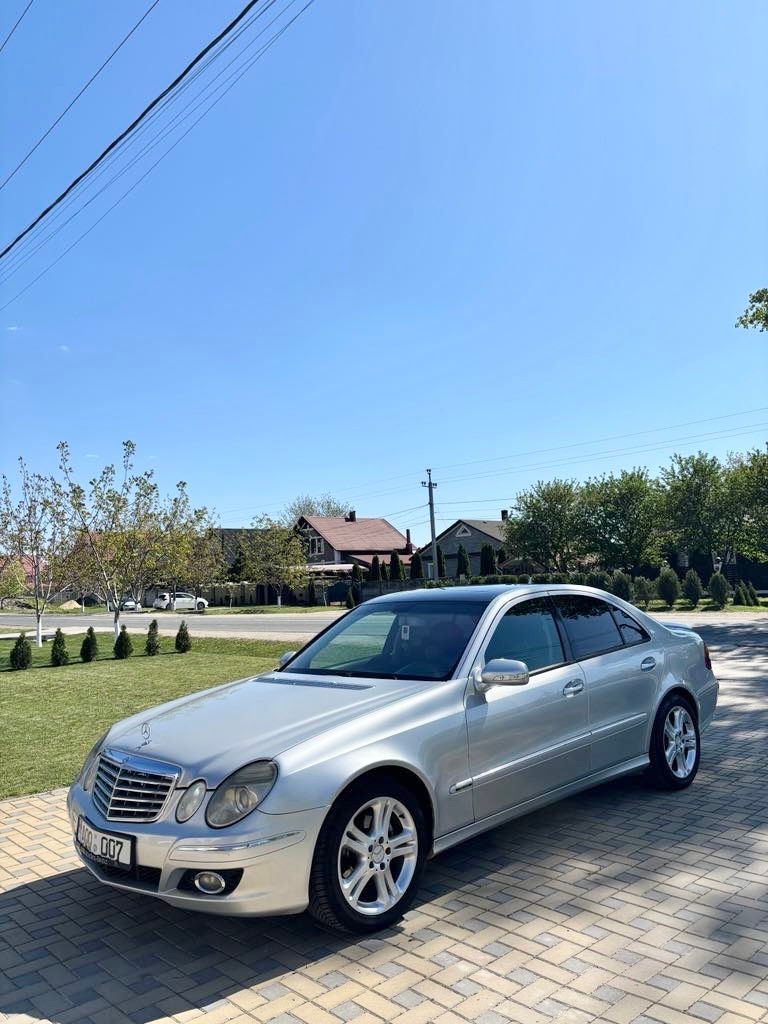 Mercedes E-Class foto 0