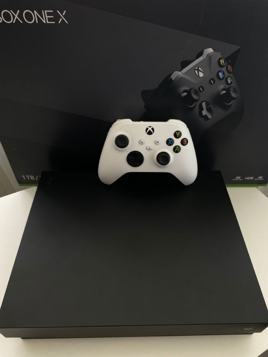 Vind Xbox One x 1TB foto 2