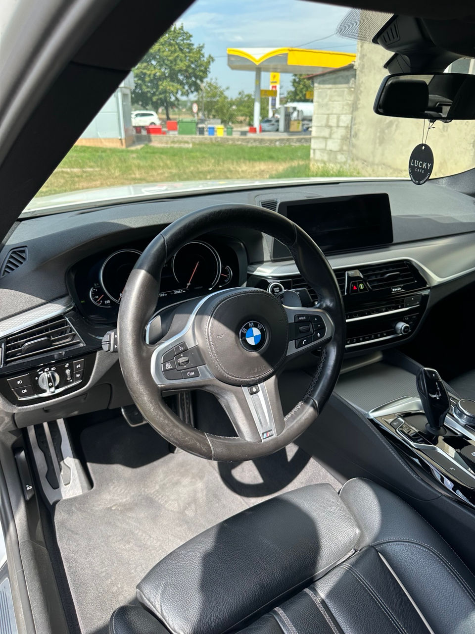 BMW 5 Series foto 4