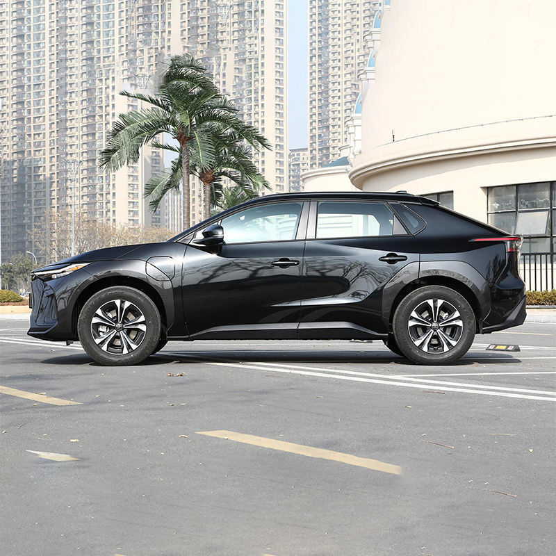 Toyota bZ4X фото 1