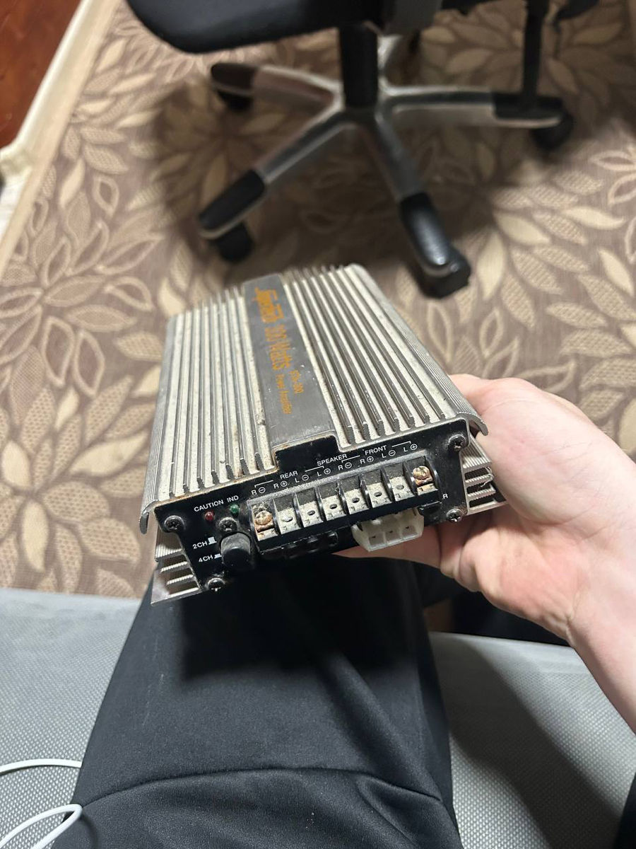 Usiliteli 300w foto 2