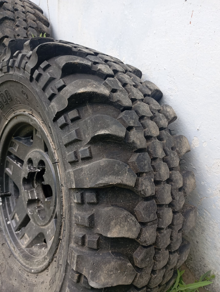  Грязевые шины( с дисками на toyota land cruiser) фото 1