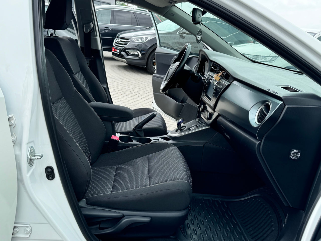 Toyota Auris foto 16