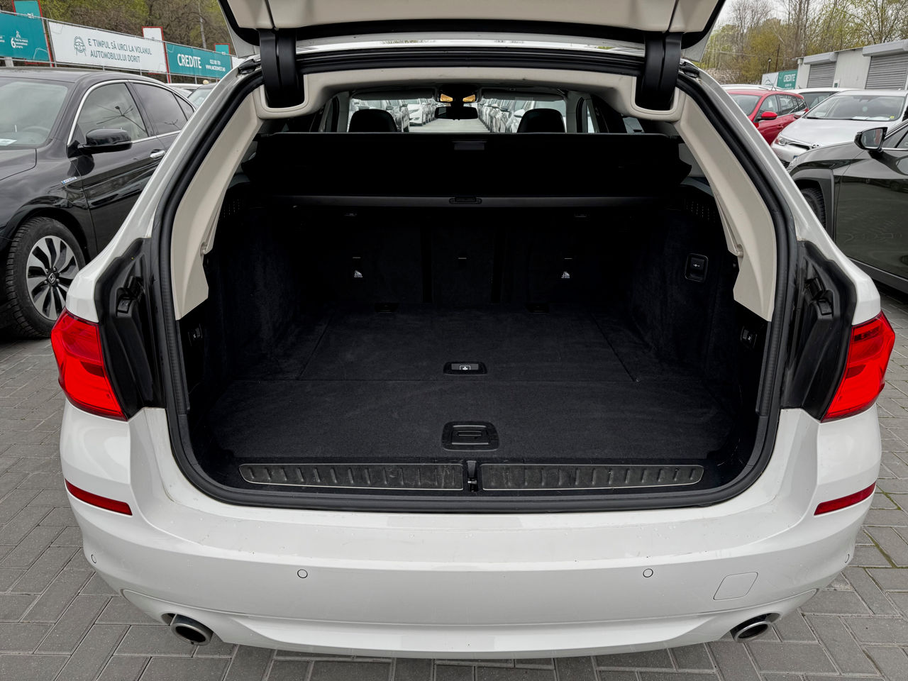 BMW 5 Series foto 16