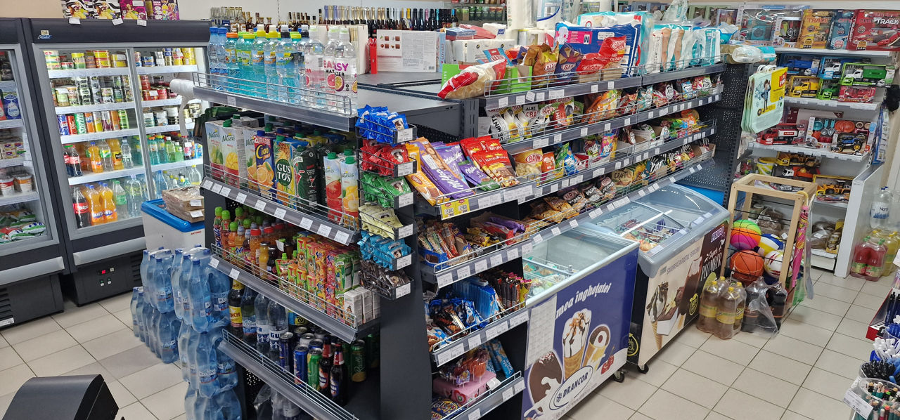 Se vinde frigidere, vitrine,  masa de marcaj.  Toate in stare ideală.  foto 2