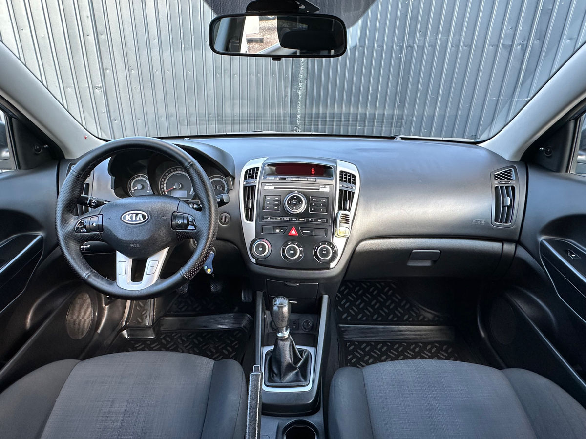 KIA Ceed фото 11
