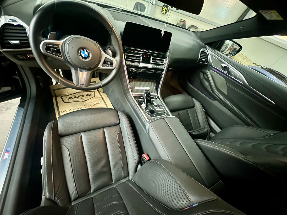 BMW 8 Series foto 6