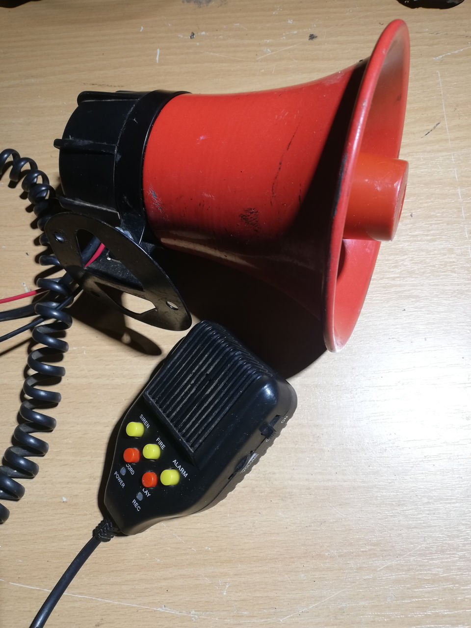 Автомобильная сирена,микрофон.звуковой сигнал.динамик сирена