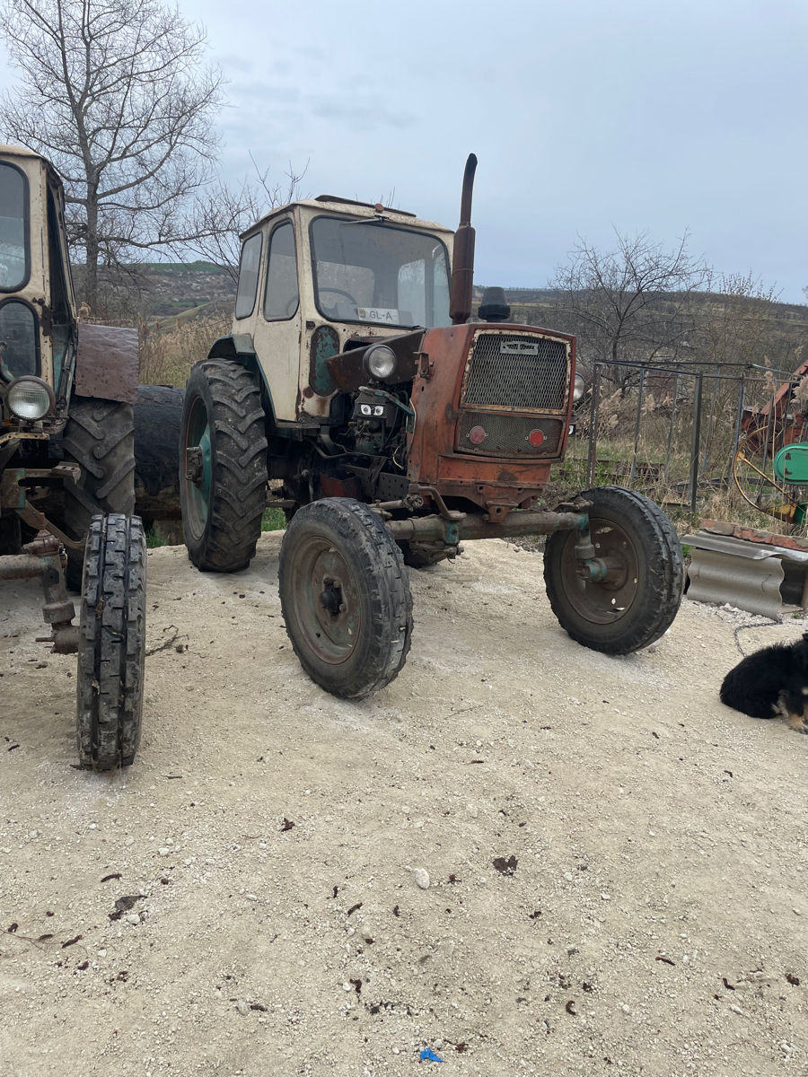 3 tractoare de vânzare foto 1