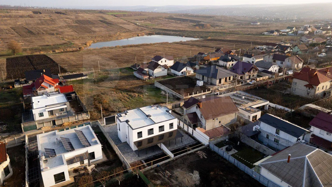 Дом, 188 м², Яловены