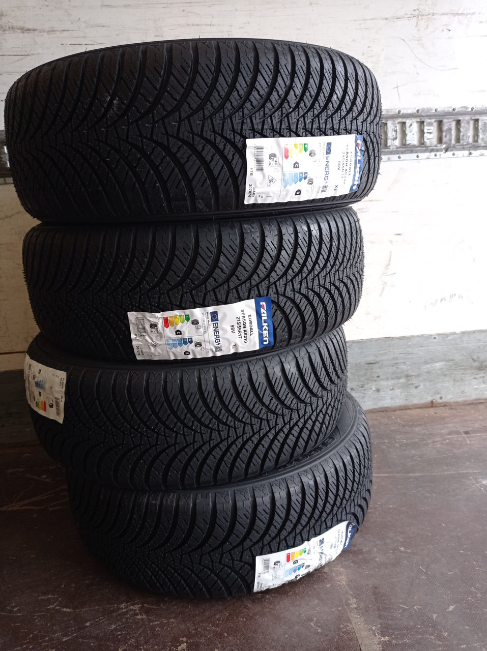 215/55 R17 falken 98v -1550лей скат.