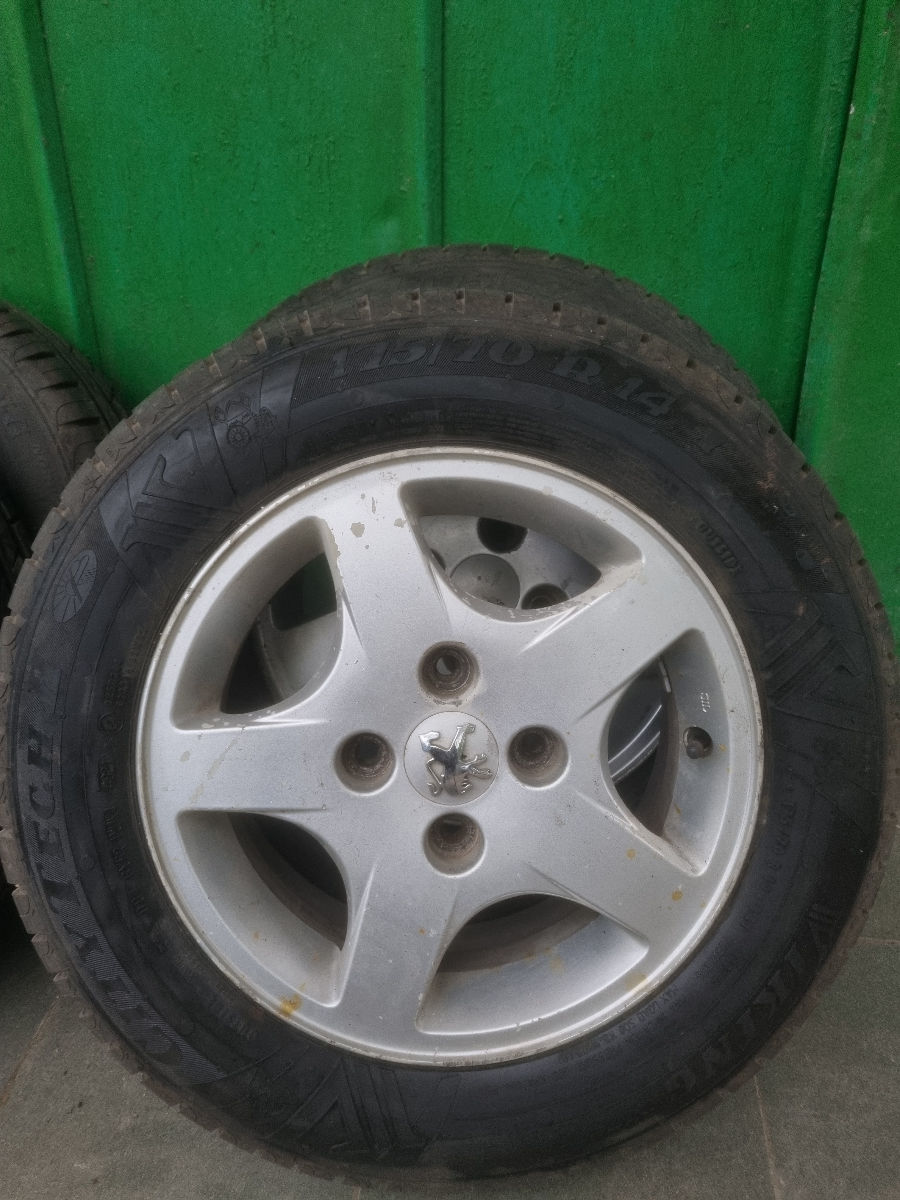 Jante cu anvelope 175 / 70 R14 foto 2
