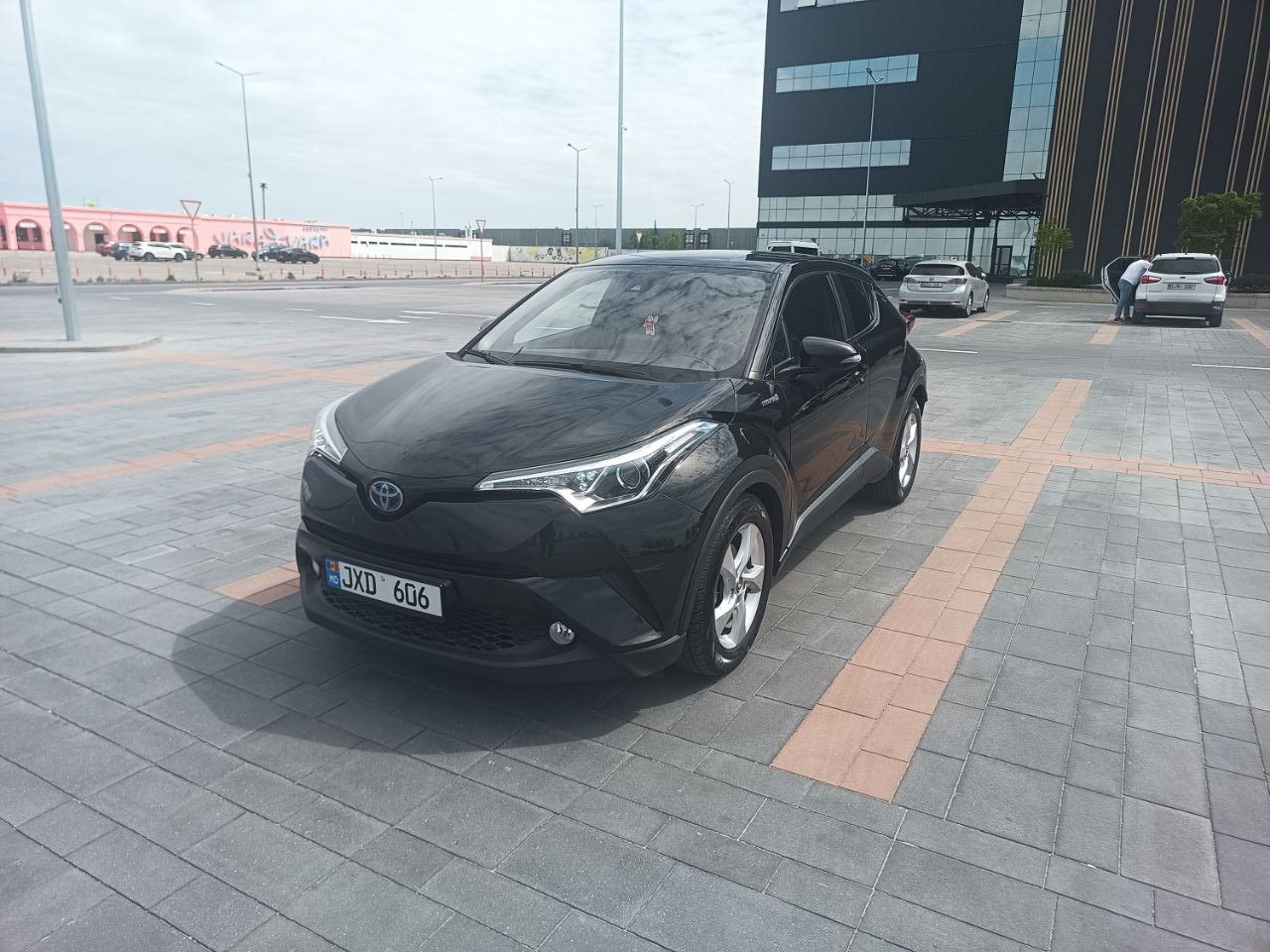 Toyota C-HR фото 0