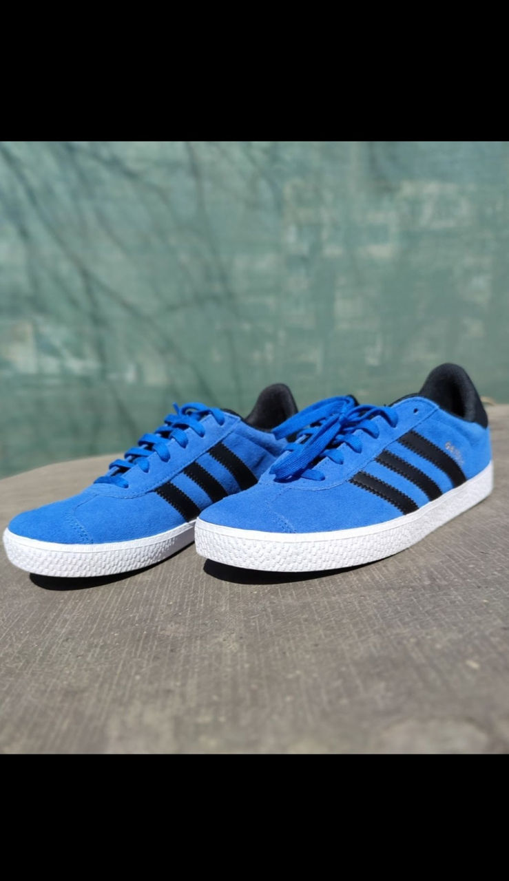 Фирменные кроссовки Adidas