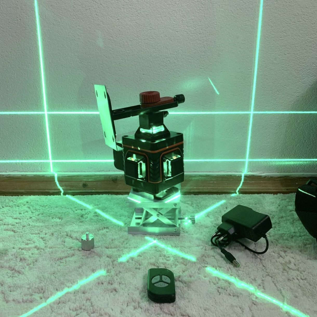 Laser HiLDA 4D 16 linii + 2 acumulatoare și magnet cu măsuță ...