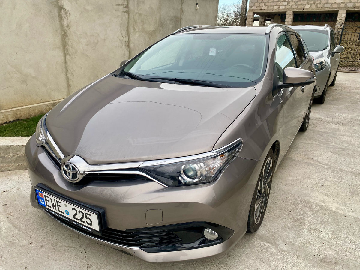 Toyota Auris foto 1