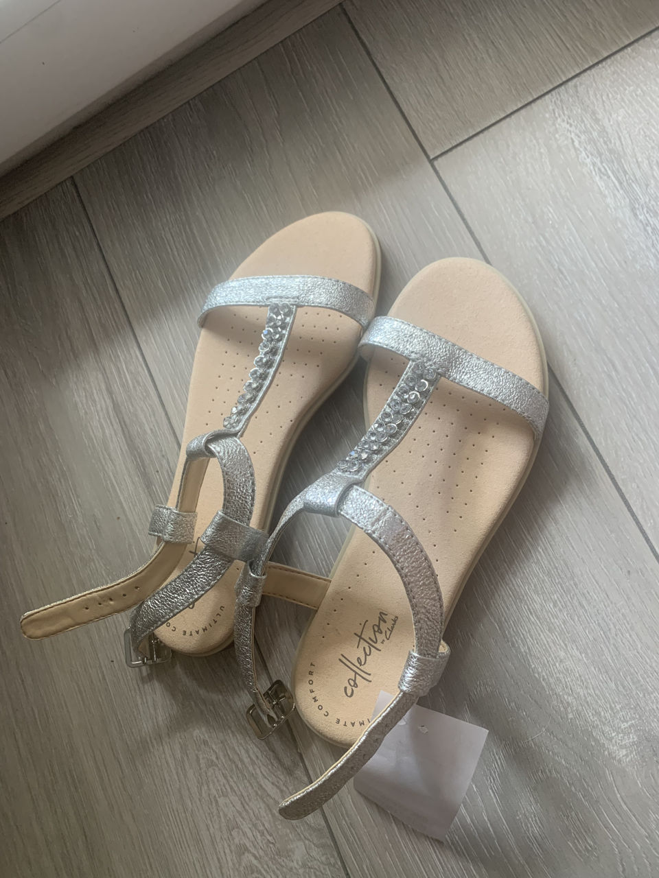 Сандали фирмы Clarks кожанные на узенькую ногу