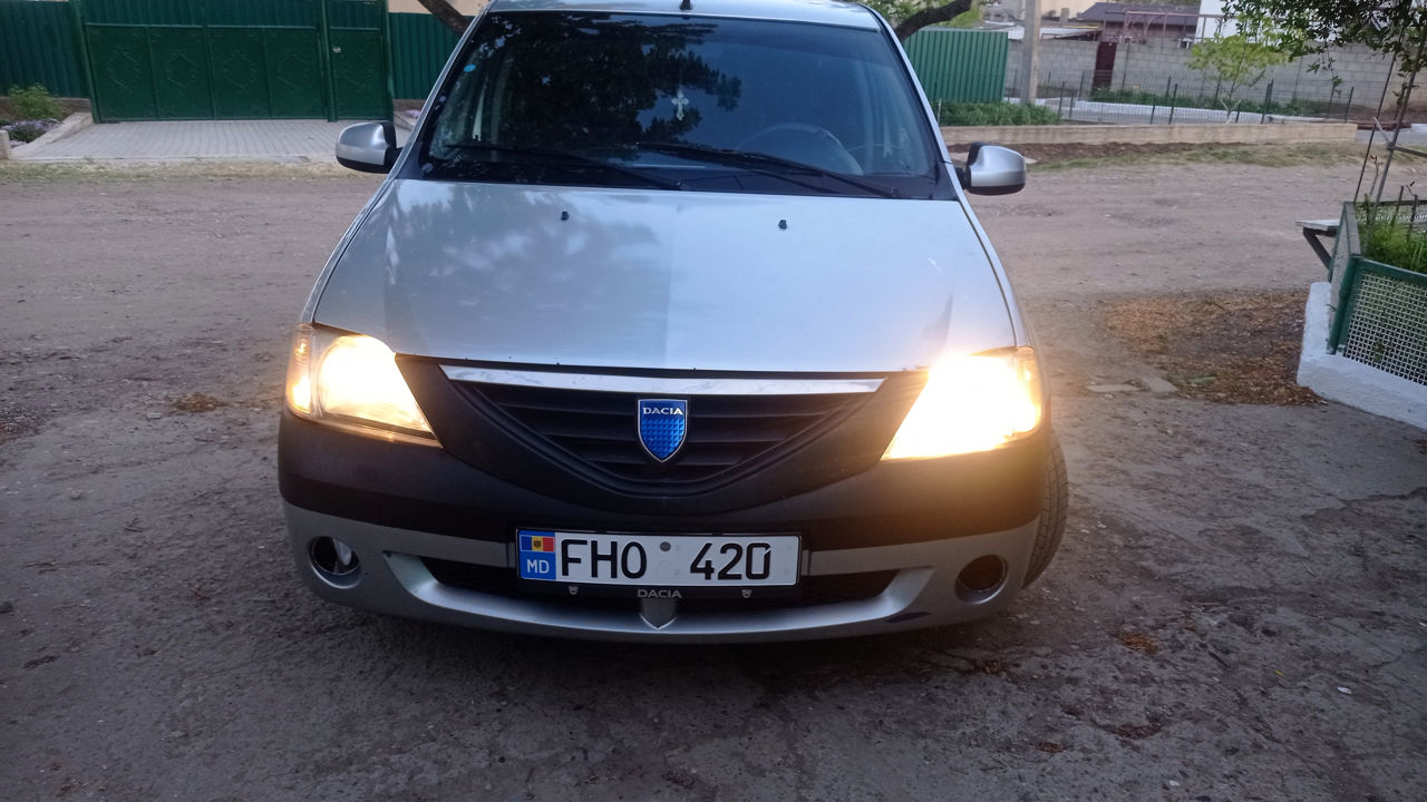 Dacia Logan foto 0