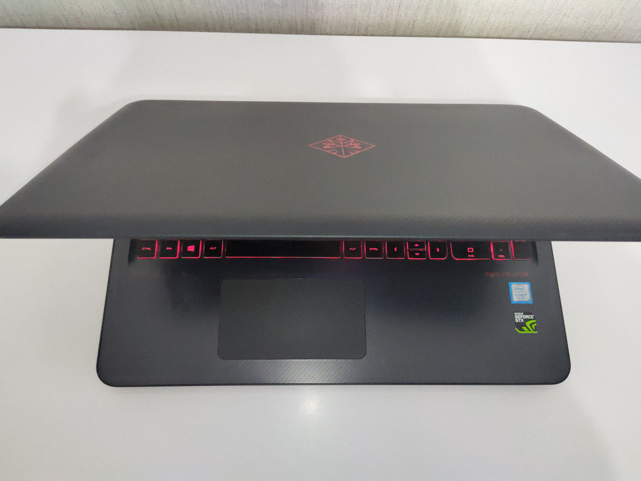 Игровой Ноутбук HP OMEN 15.6/ i7 7700hq / HD Graphics 630 / GeForce GTX  1050Ti / SSD 128 ГБ, HDD 1TB