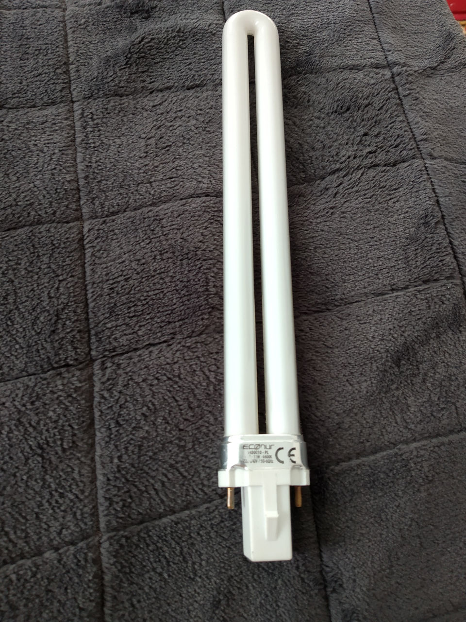 Люминесцентная лампочка для настольной лампы