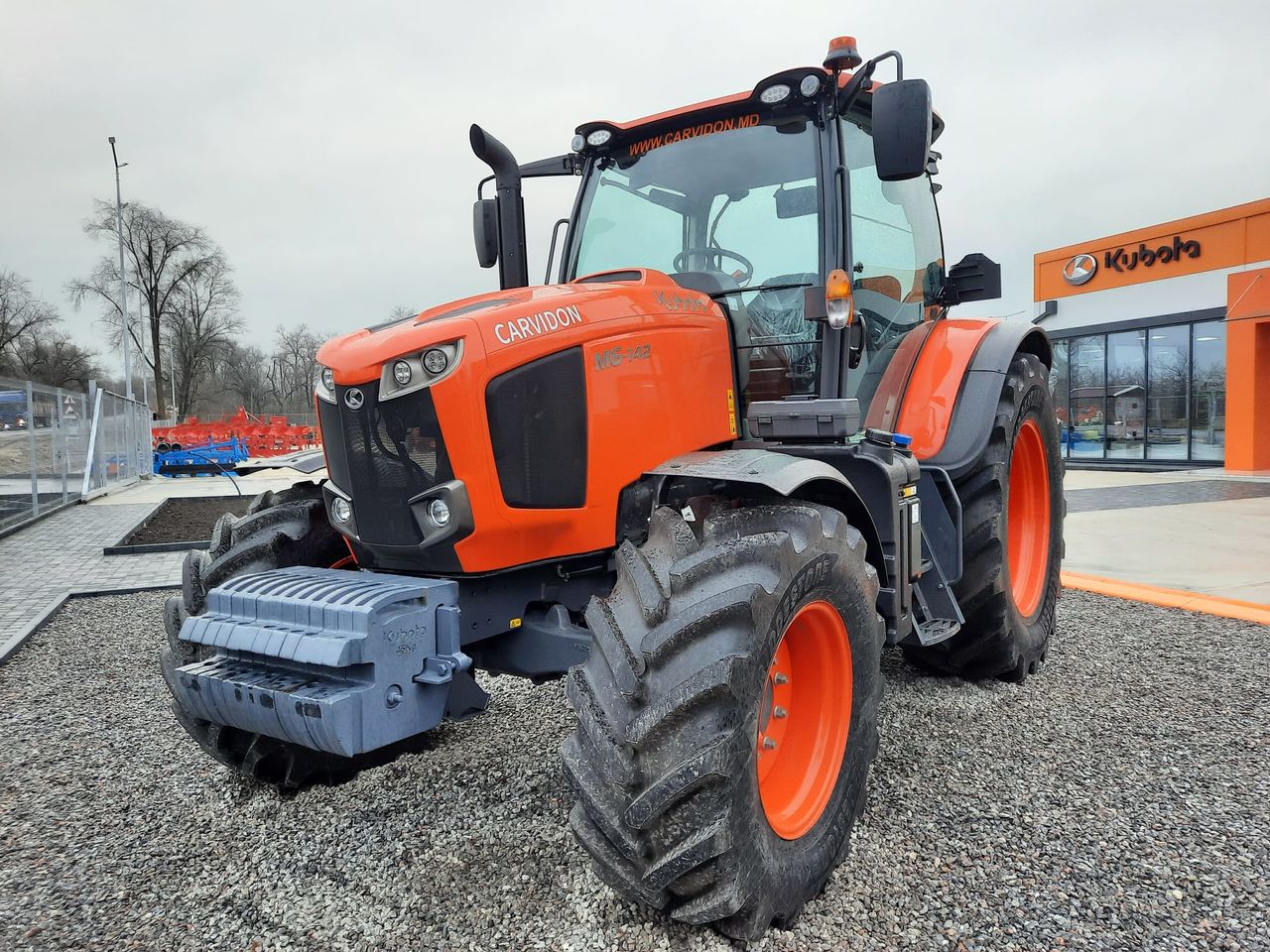 Трактор Kubota M6142 foto 2