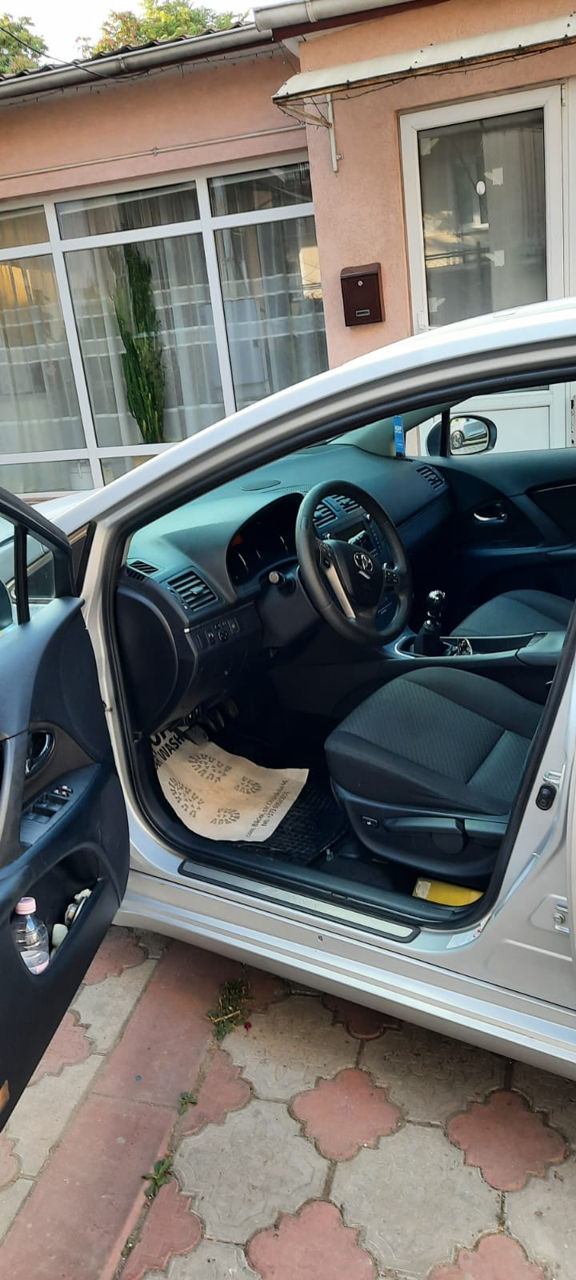 Toyota Avensis foto 9