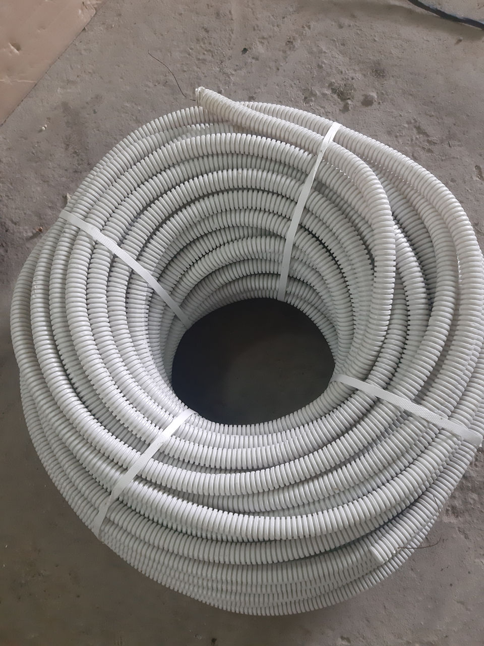 Гофрированная труба пвх 20мм 300лей 100м